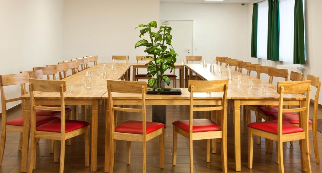 ווינר נוישטאדט Winrooms "Hotel&Appartement" מראה חיצוני תמונה