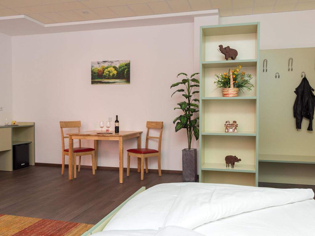 ווינר נוישטאדט Winrooms "Hotel&Appartement" מראה חיצוני תמונה