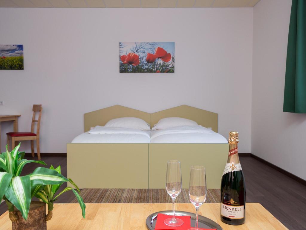ווינר נוישטאדט Winrooms "Hotel&Appartement" מראה חיצוני תמונה
