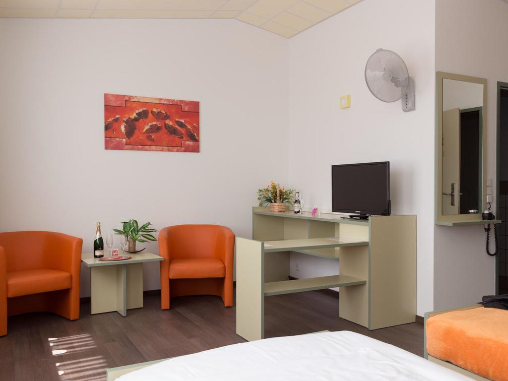 ווינר נוישטאדט Winrooms "Hotel&Appartement" מראה חיצוני תמונה