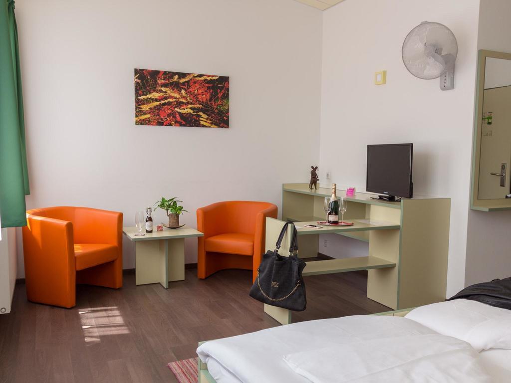 ווינר נוישטאדט Winrooms "Hotel&Appartement" מראה חיצוני תמונה