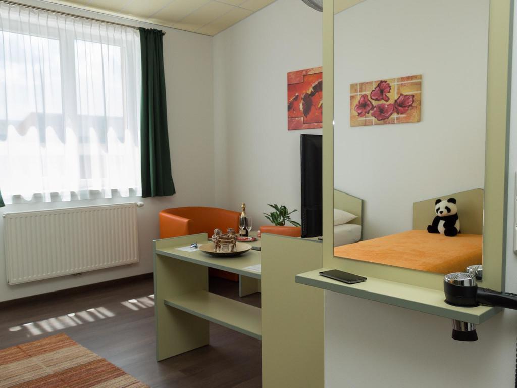 ווינר נוישטאדט Winrooms "Hotel&Appartement" מראה חיצוני תמונה