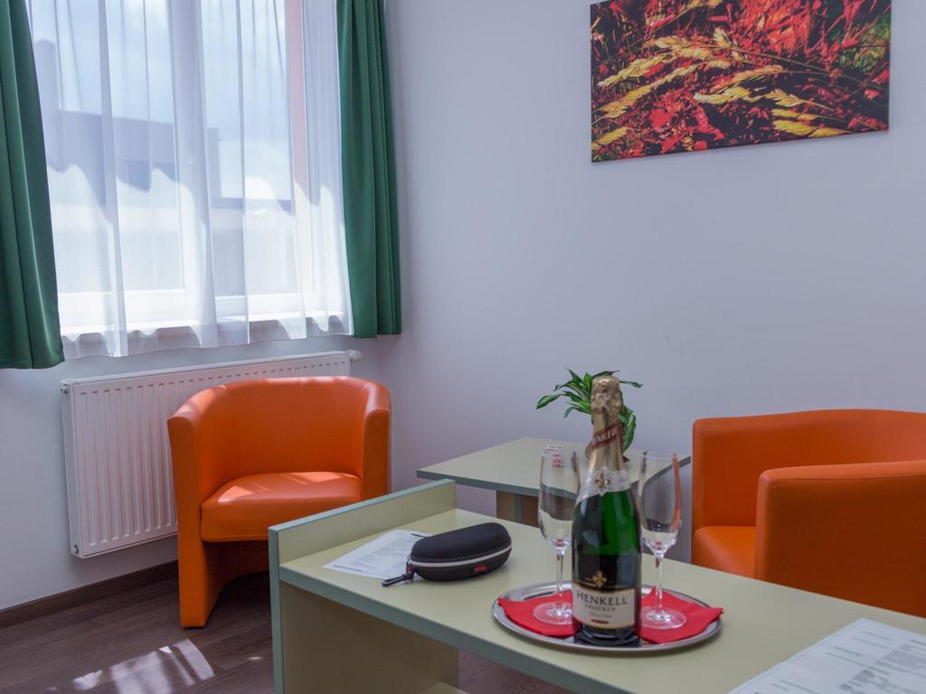 ווינר נוישטאדט Winrooms "Hotel&Appartement" מראה חיצוני תמונה